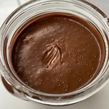 Nutella Üzerinde Minik Baloncuk
