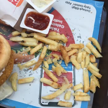 Burger King'te Hayal Kırıklığı: Sert Patates Ve Asidi Kaçmış Kola