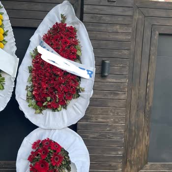 Taze Çiçek (tazecicek.com) Özel Günümüzde Hayal Kırıklığı: Çelenk Siparişi Sorunu