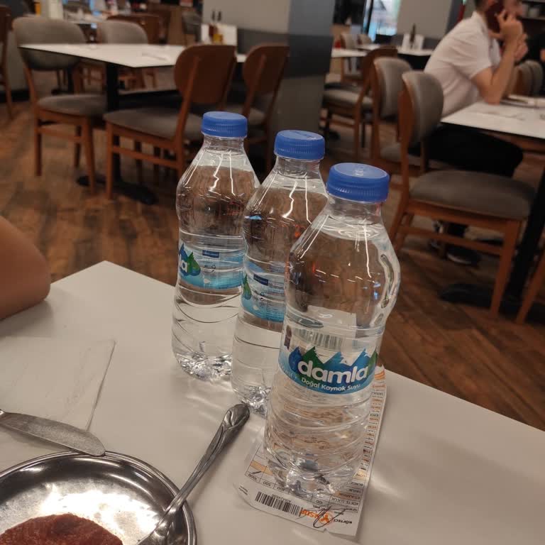 Köfteci Yusuf Restoranda Damla Su Markası Tercihi Ve Müşteri Hassasiyeti