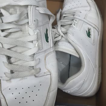 Lacoste Ayakkabısının Arkasında Durmadı!