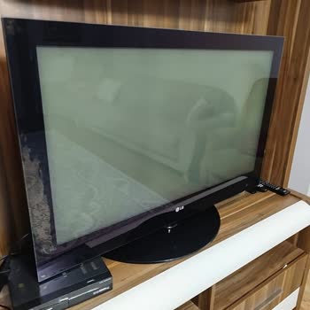 Sleepy Yüzey Temizlik Havlusu TV Ekranı Boyasını Çıkarttı