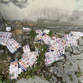 Mopaş Hipermarket Kapımızın Önünü Kirletiyor