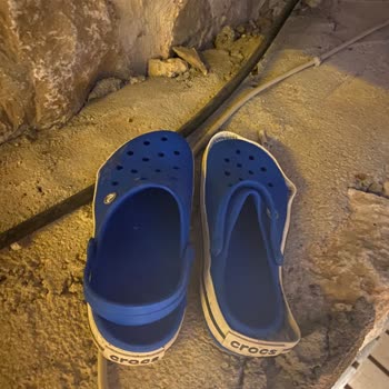 A101 Crocs Güneşten Eridi