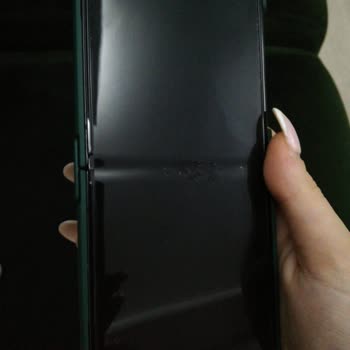 Samsung Galaxy Z Flip 4 Ekran Soyulma Problemi