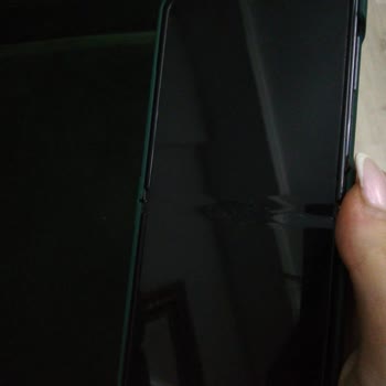 Samsung Galaxy Z Flip 4 Ekran Soyulma Problemi