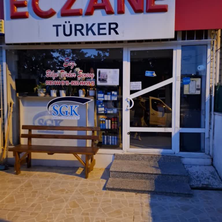 Türker Eczanesi (Tekirdağ) Nöbetçi Olması Rağmen Kapıya Not Asıp Kapatmış!