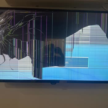 Teknosa Servis Yok Dediler TV Kırık Çıktı Yazıklar Olsun