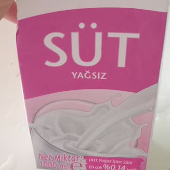 A101 Birşah Az Yağlı Süt İçinde Top Halinde Hamura Benzer Tortu Cıktı