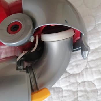 Dyson Mobilya Alt Aparatı Kırılması