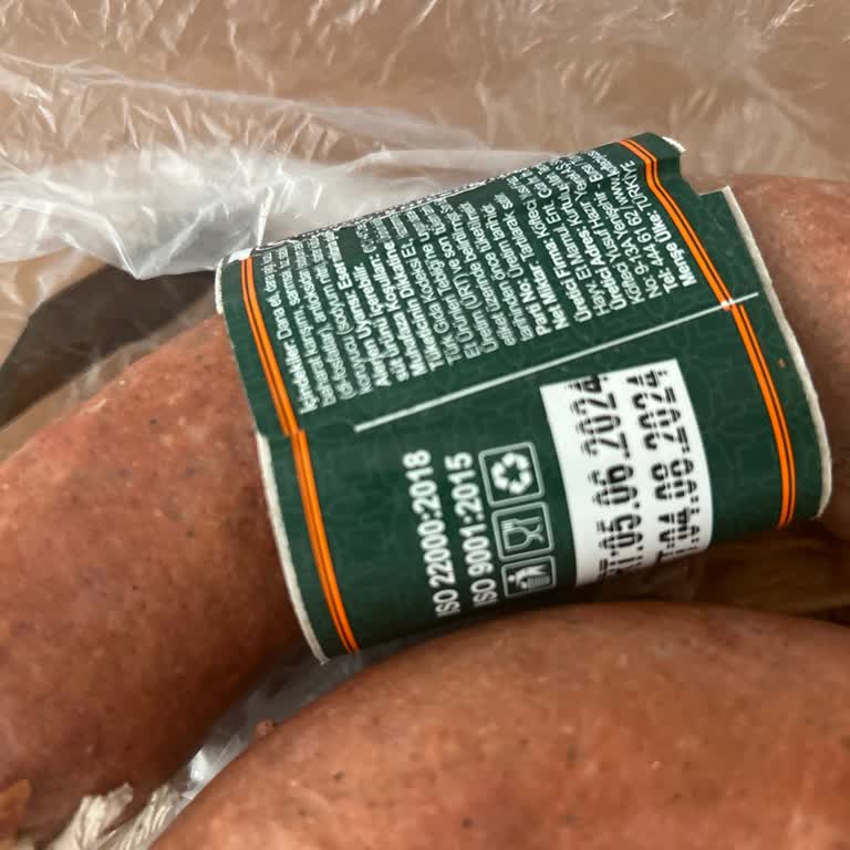 Köfteci Yusuf Küflenen Sucuk İade Almıyor