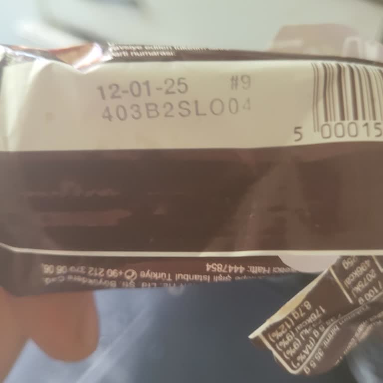 BİM'de Satılan Snickers Fıstıkları Yanık