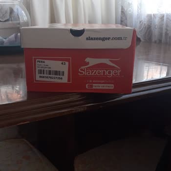 Slazenger Pera Ayakkabı İç Astarının Topuk Kısmından Yırtılması
