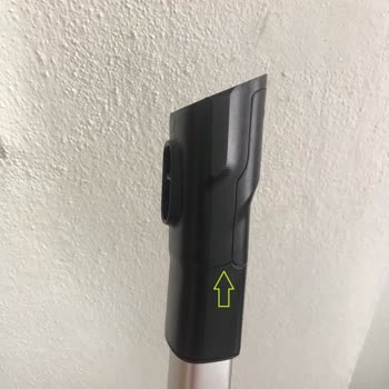 PHILIPS Ev Aletleri Philips XC7043/01 Şarjlı Dik Süpürge Teleskobik Başlık Kronik Sorunu