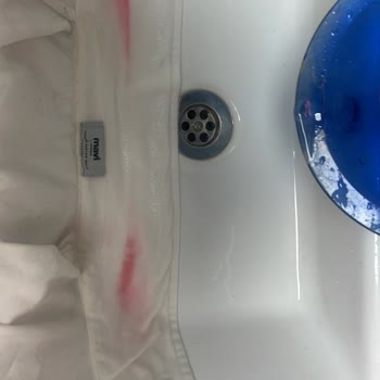 Domestos Çamaşır Suyu Pembeye Boyadı