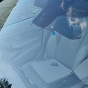 BMW F30 320i Sıcak Havalarda Orta Dikiz Aynadan Akan Siyah Yapışkan
