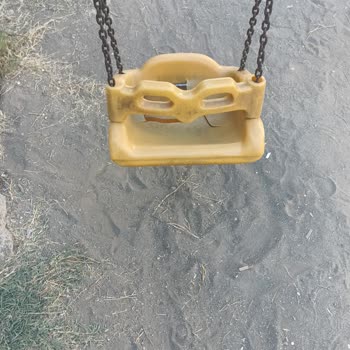 Toroslar Belediyesi Park Çok Bakımsız Hayvan Pislikleriyle Dolu Çocuklar Oynayamıyor