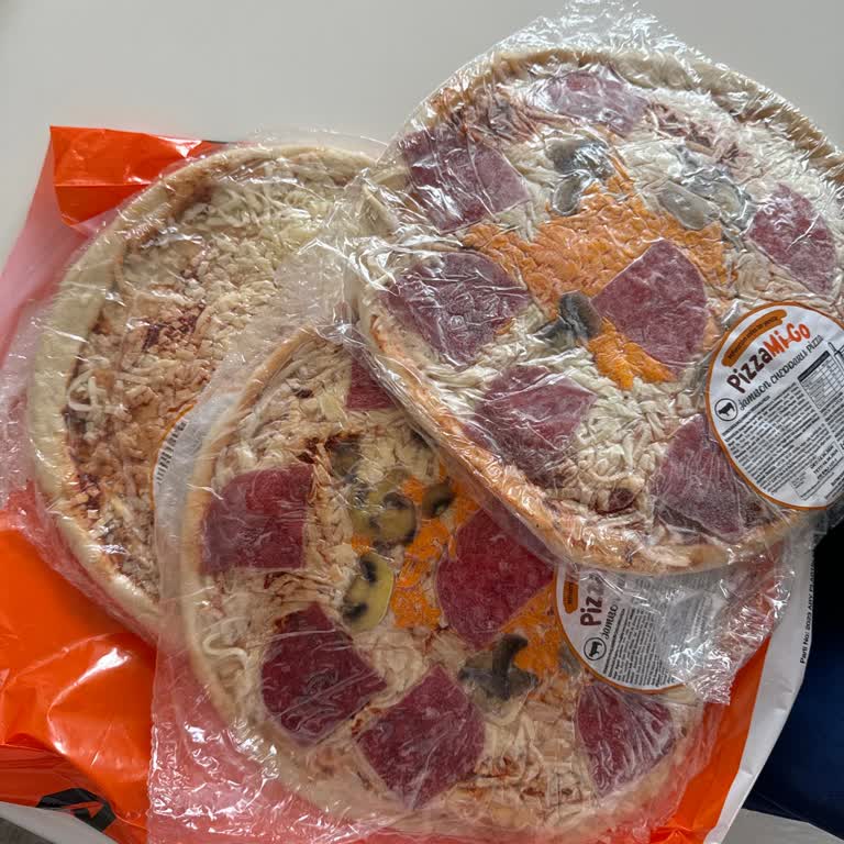 Migros Sanal Marketten 3 Adet Pizza Almıştım Biri Pişsin Yazmıştım