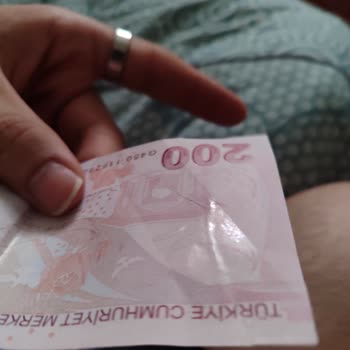 Yapı Kredi Bankası ATM'nin Verdiği Yırtık Paralar