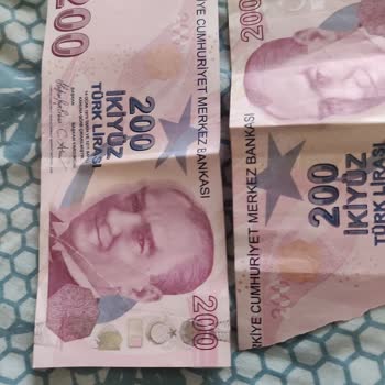 Yapı Kredi Bankası ATM'nin Verdiği Yırtık Paralar