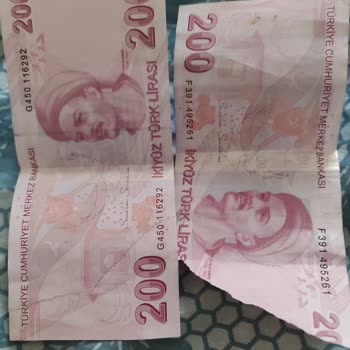 Yapı Kredi Bankası ATM'nin Verdiği Yırtık Paralar