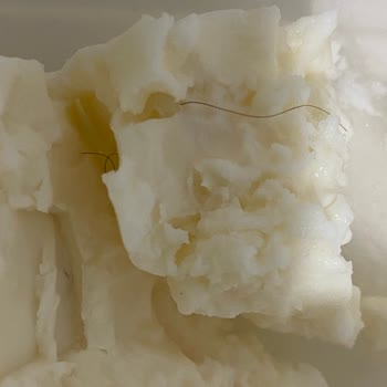 BİM Binzevir Peynirinden Saç Çıktı