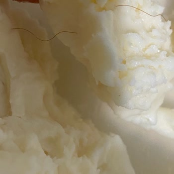 BİM Binzevir Peynirinden Saç Çıktı