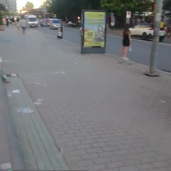A101 Çalışanlarının Çevreyi Kirletmesi Çöplerini Sokakta Bırakmaları!
