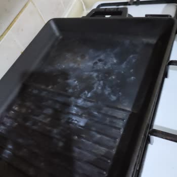 Lava Döküm Tava Beyaz Lekeler