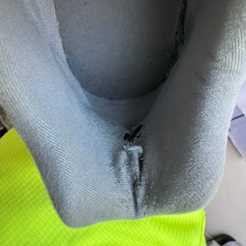 Sneaks Up Kötü Malzeme Kalitesi Kullanıyor Ve Kullanıcıya Yansıtıyor