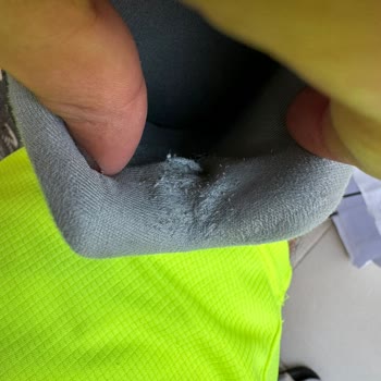 Sneaks Up Kötü Malzeme Kalitesi Kullanıyor Ve Kullanıcıya Yansıtıyor