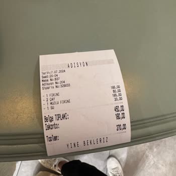 Qubish Chocolate Cafe'de Üstüme Kaynar Çay Döktüler!