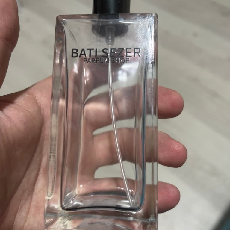 Batı Sezer Parfüm Parfüm Şişesi Sızdırıyor