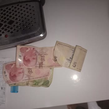 "Şok Market Kasiyerinin Saygısız Davranışı Ve Eksik Para Üstü Vermesi"