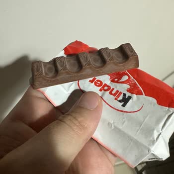 Kinder Rengi Değişmiş Çikolata