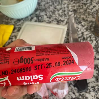 Lezita Markasına Ait Salam İçerisinden Plastik Çıktı