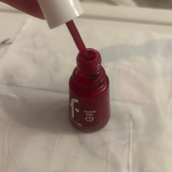 Flormar Ojelerine Koruma Bandı Yapmalı.