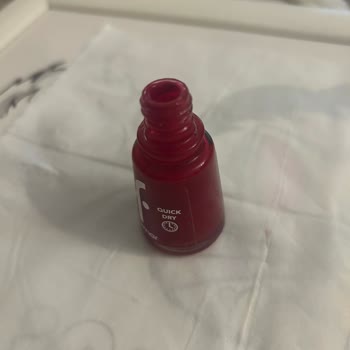 Flormar Ojelerine Koruma Bandı Yapmalı.