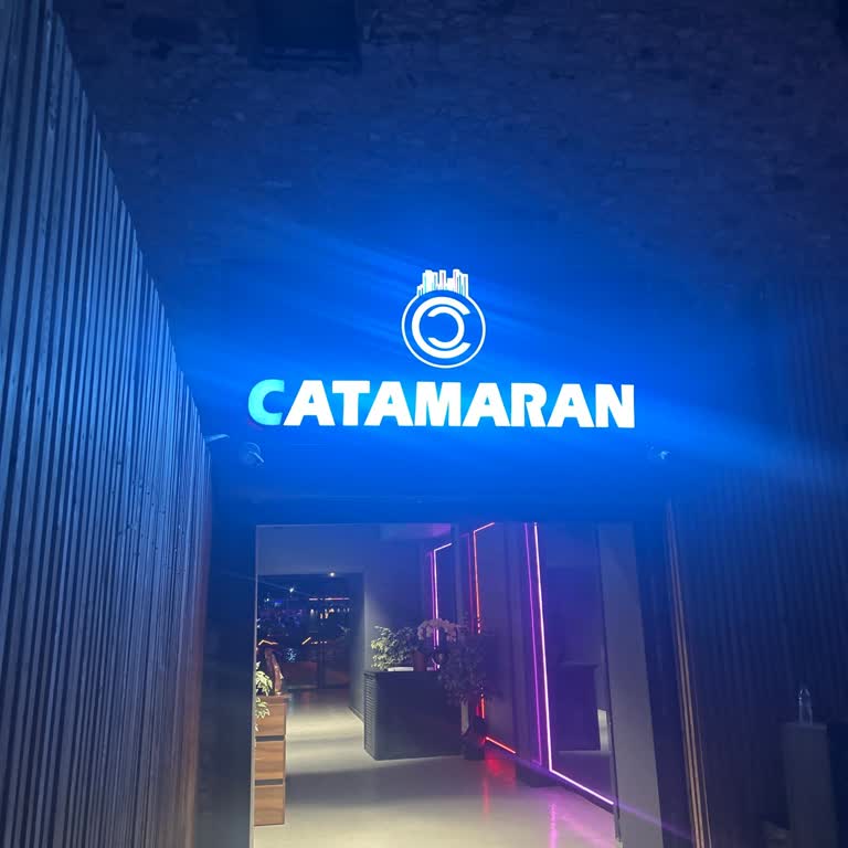 Club Catamaran Çok Kötü Müzik Çok Kötü Hizmet Yalan