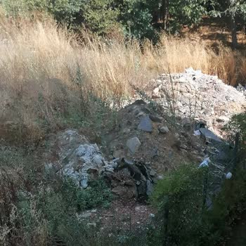 Dostak Detay Grup Tuzla Belediye Arsasına Beton Ve Çöp Dökülmesi