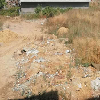 Dostak Detay Grup Tuzla Belediye Arsasına Beton Ve Çöp Dökülmesi