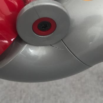 Dyson Garantim Olmasına Rağmen Para İle Parça Satmak