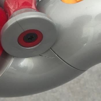 Dyson Garantim Olmasına Rağmen Para İle Parça Satmak