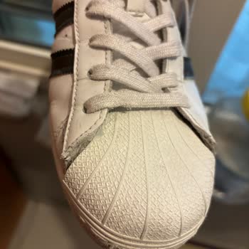 Adidas Superstar Schuhspitze öffnet sich nach wenigen Tragen, Forderung nach Lösung