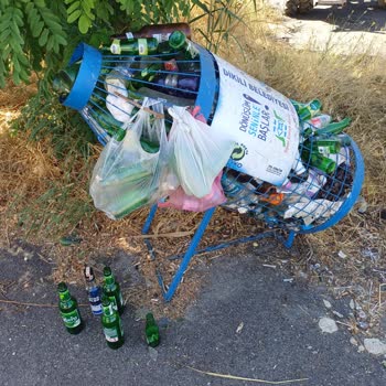 İzmir Dikili Belediyesi Çöp, İlaçlama Ve Dağ Gibi Otlar.