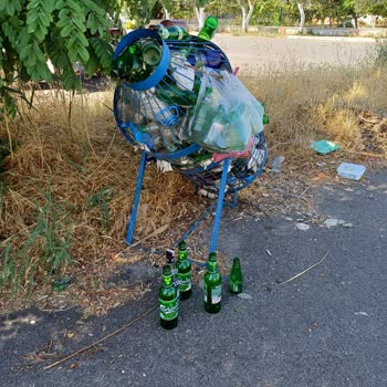 İzmir Dikili Belediyesi Çöp, İlaçlama Ve Dağ Gibi Otlar.