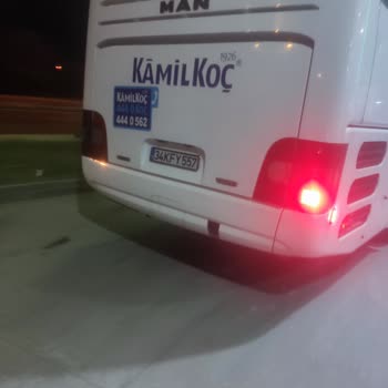 Kamil Koç Benzinlikte Yolcu İndiriyor.