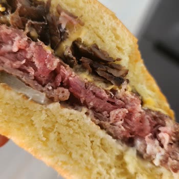 Grill'd Burger'den Çiğ Hamburger, Sağlık Riski!