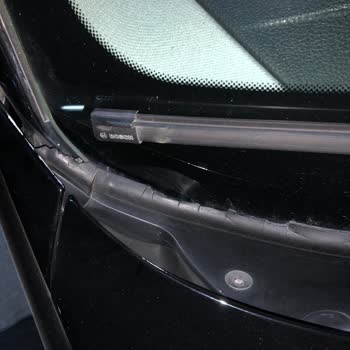 BMW F20 Ön Cam Izgarası Fitili Sorunu