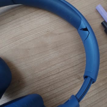 JBL 560bt Kulaklık Şarj Sorunu Ve Oluşan Çatlaklar